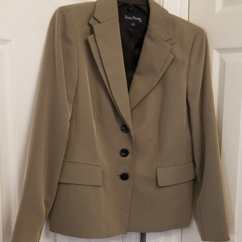 Skirtsuit